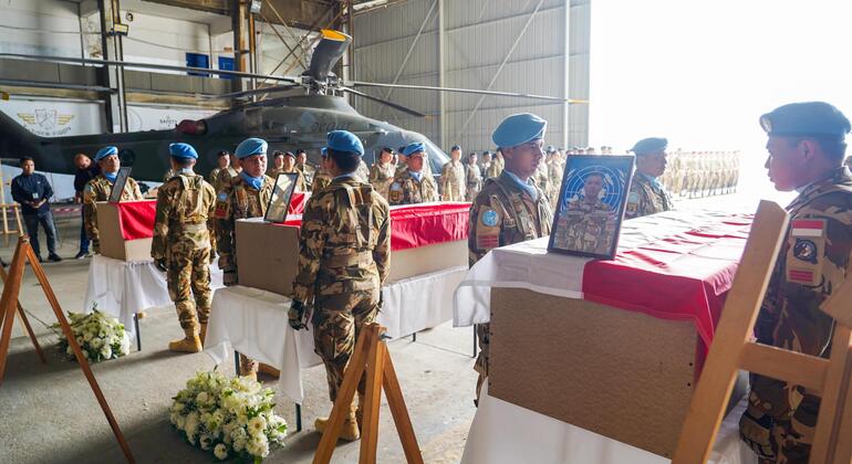 联黎部队在贝鲁特悼念遇难维和人员。